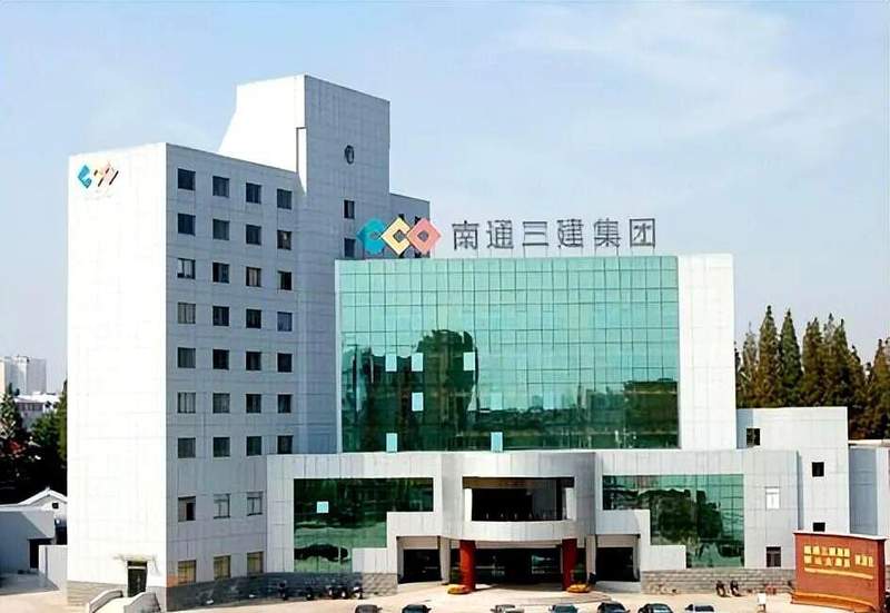  2026年建筑行业警示：从千亿帝国崩塌看供应链风险管理 企业服务