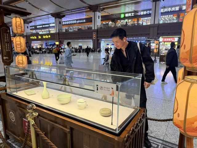  候车室里的博物馆效应：从耀州瓷展看交通枢纽的文化突围 文化旅游