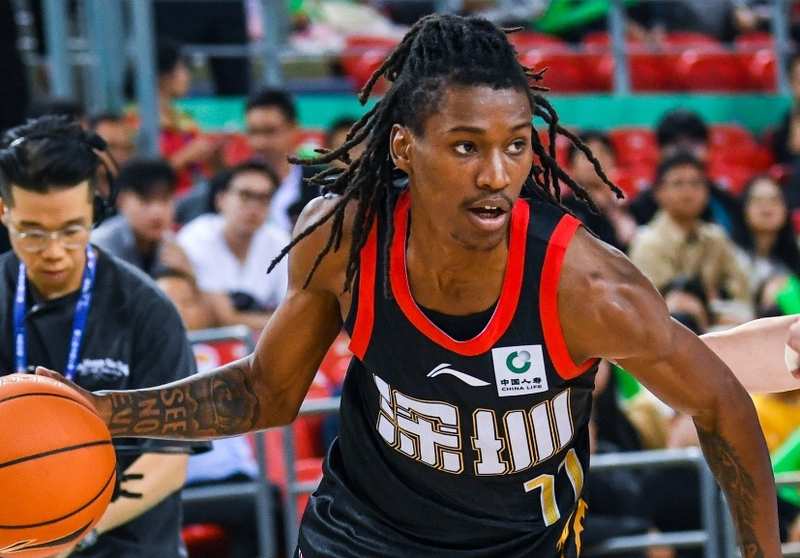  王浩然32分背后：深圳8连胜的技术密码与战术重构 体育新闻