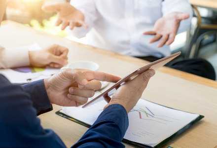  从80万亿到百万亿：服务业数智化转型的技术路径与产业逻辑 新闻