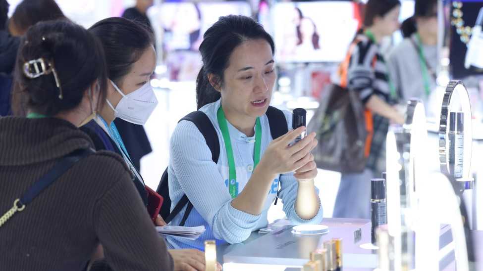  从80万亿到百万亿：服务业数智化转型的技术路径与产业逻辑 新闻