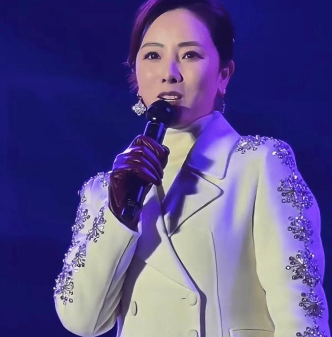  从流量巅峰到职业重构：解析娱乐产业迭代下的明星生命周期 娱乐新闻