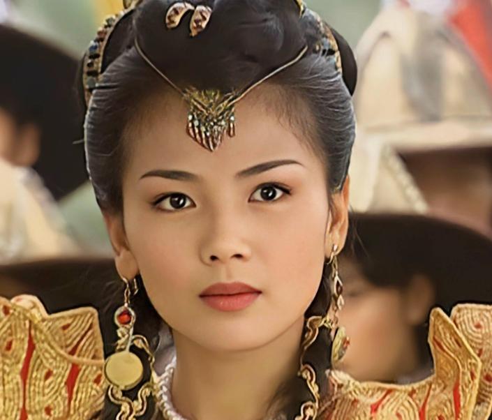  从流量巅峰到职业重构：解析娱乐产业迭代下的明星生命周期 娱乐新闻