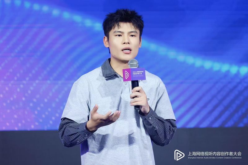  从8人间到万人舞台：何广智解码上海喜剧生态的底层逻辑 娱乐新闻