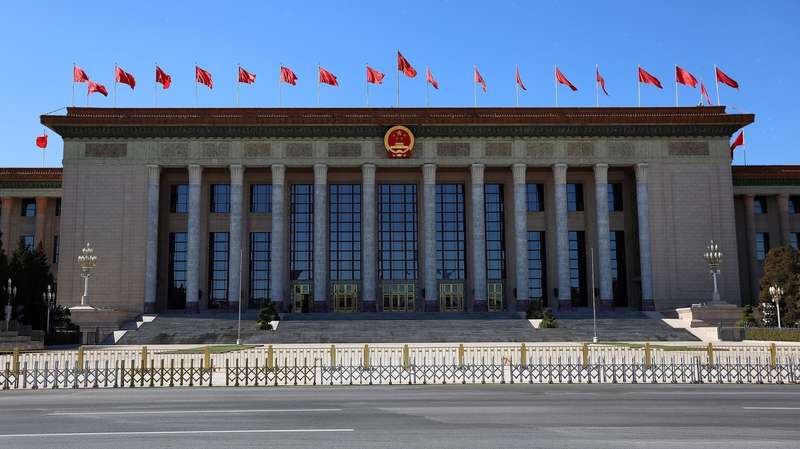  从8人间到万人舞台：何广智解码上海喜剧生态的底层逻辑 娱乐新闻