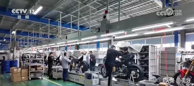  819cc三缸发动机的技术突围：张雪机车如何用完全自主研发撕开外资围堵铁幕 汽车科技