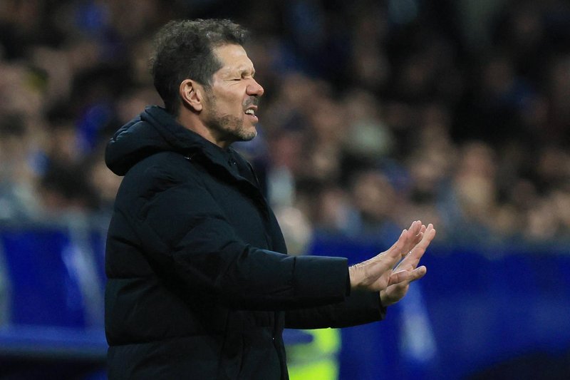  战术复盘：库巴西染红背后的防守逻辑缺陷与系统性风险 体育新闻